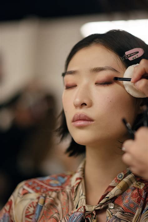 make up chanel primavera 2022|At Chanel, The Nostalgic Beauty Looks Celebrate Fashion's .